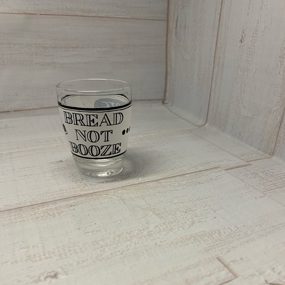 Vintage prohibition shot glass and decanter with federally illegal stamped - Picture 2 of 10